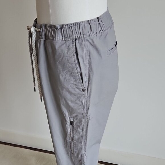 Vuori Women's Low Waisted Straight Leg Cropped Pants - Picture 4 of 4